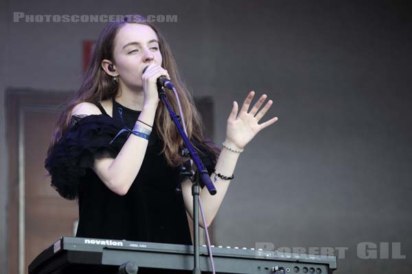 LET'S EAT GRANDMA - 2019-08-23 - SAINT CLOUD - Domaine National - Scene Firestone - 